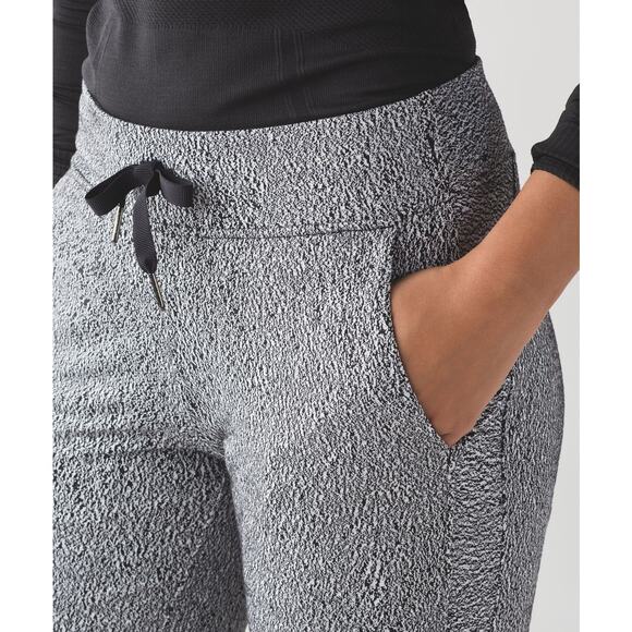 Lululemon Ready to Rulu Pant in Running Luon Spray Jacquard White Black Size 8 - Picture 4 of 12